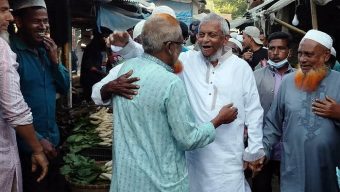 ওবা ইতা কিথা দেখরাম ফ্যা সি স্ট রা বলতো উন্নয়নের মহাসড়ক, আমি দেখছি উন্নয়নের ম হা গ র্ত: আরিফুল হক