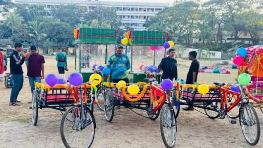 সিলেটে পুনাক এসএমপির দুঃস্থদের মাঝে রিকশা, ভ্যান ও ফুডকার্ট বিতরণ